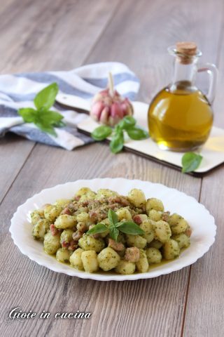 gnocchetti-con-pesto-e-pancetta.jpg2_-320x480.jpg