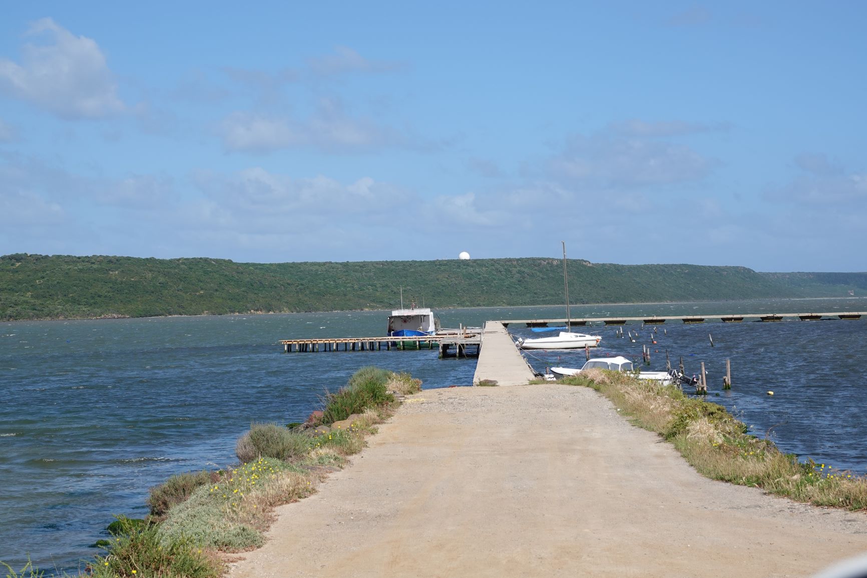 Marceddi auf der Hinfahrt, Spitze des Hafen