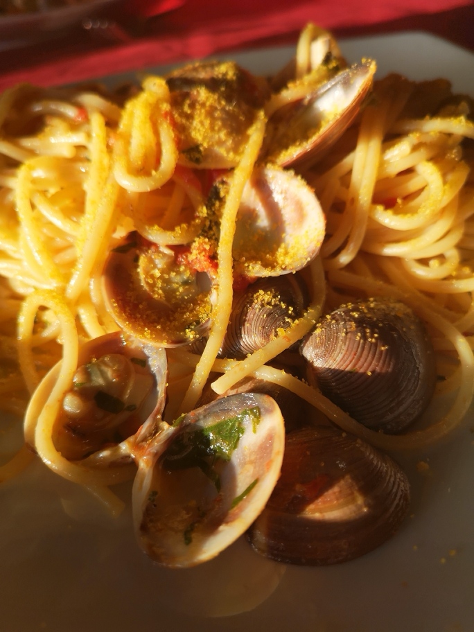 Venusmuschel mit Bottarga auf Spaghetti....hmmm