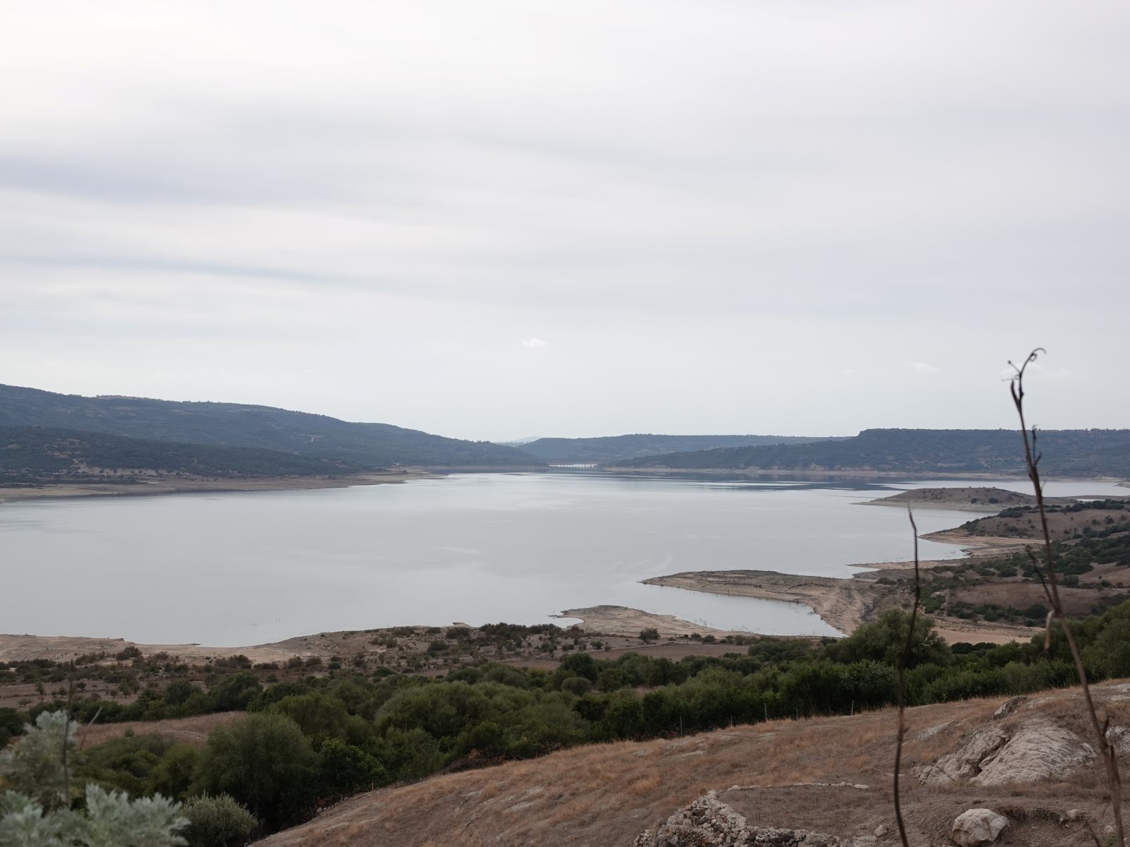 bei Sedilo nun den ganzen Lago "vor" sich